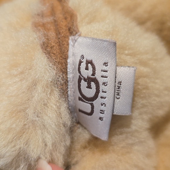 UGG Australia shearling hat - Picture 6 of 6